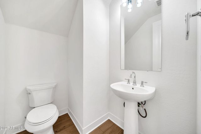 2121 W SONORAN DESERT Drive 61, Phoenix, AZ 85085