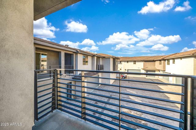 2121 W SONORAN DESERT Drive 61, Phoenix, AZ 85085