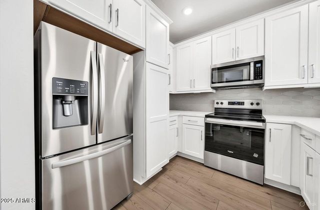 2121 W SONORAN DESERT Drive 61, Phoenix, AZ 85085