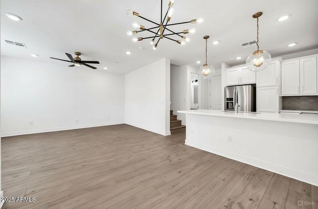 2121 W SONORAN DESERT Drive 61, Phoenix, AZ 85085