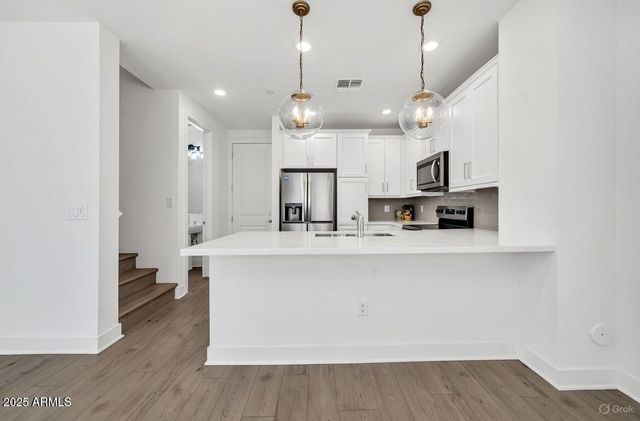 2121 W SONORAN DESERT Drive 61, Phoenix, AZ 85085