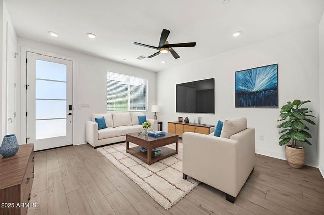 2121 W SONORAN DESERT Drive 61, Phoenix, AZ 85085