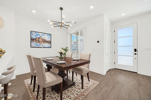 2121 W SONORAN DESERT Drive 61, Phoenix, AZ 85085