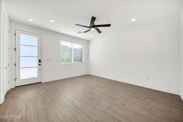 2121 W SONORAN DESERT Drive 61, Phoenix, AZ 85085