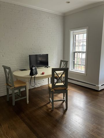 11 Dartmouth Pl 2, Boston, MA 02116