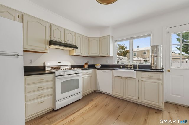 19 Windy Knolls Road Right Side, Greenwich, CT 06831