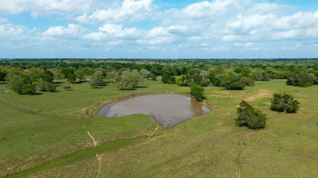 2745 Holub Road, Schulenburg, TX 78956