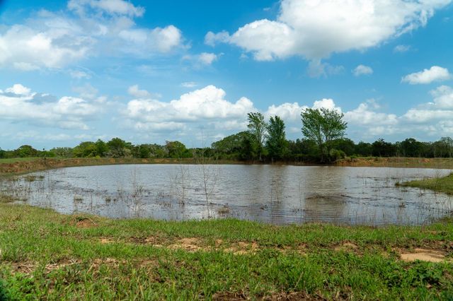 2745 Holub Road, Schulenburg, TX 78956