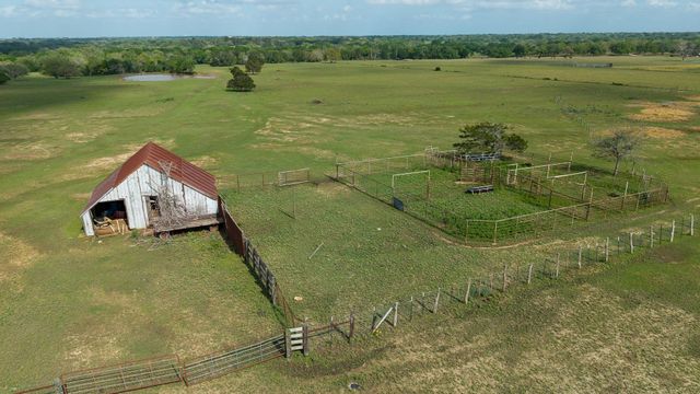 2745 Holub Road, Schulenburg, TX 78956