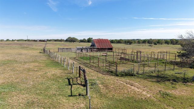 2745 Holub Road, Schulenburg, TX 78956