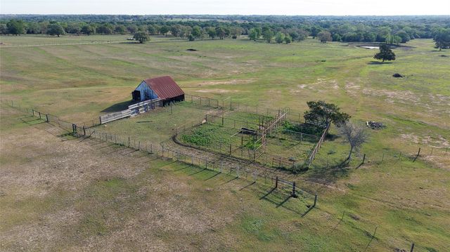 2745 Holub Road, Schulenburg, TX 78956