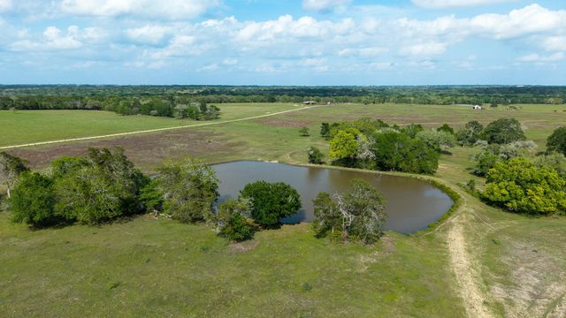 2745 Holub Road, Schulenburg, TX 78956