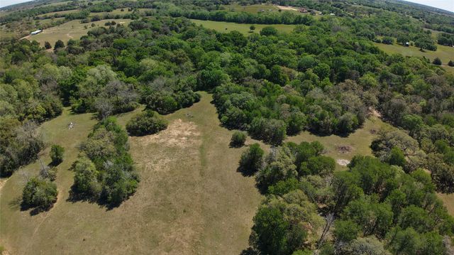 2745 Holub Road, Schulenburg, TX 78956