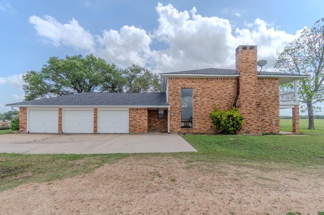 2745 Holub Road, Schulenburg, TX 78956