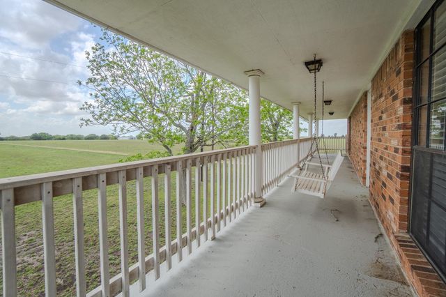 2745 Holub Road, Schulenburg, TX 78956