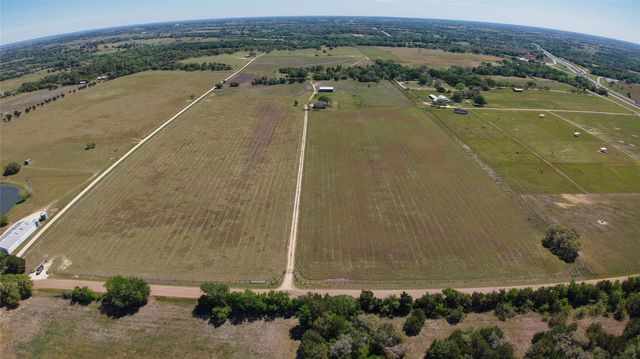 2745 Holub Road, Schulenburg, TX 78956