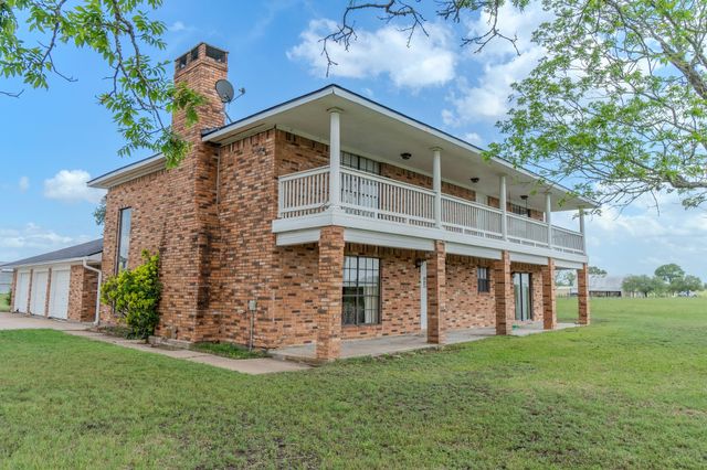 2745 Holub Road, Schulenburg, TX 78956