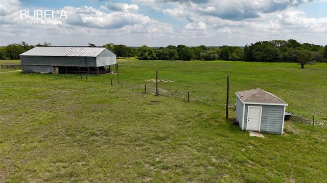 2745 Holub Road, Schulenburg, TX 78956