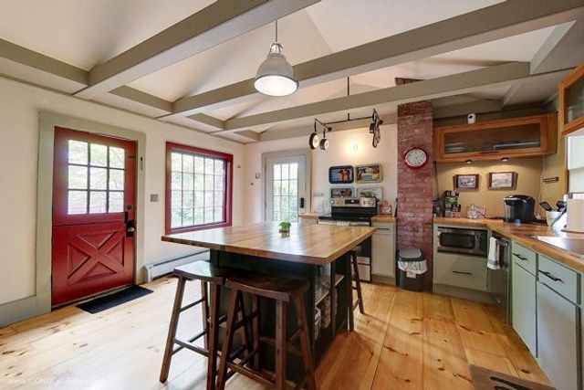 300 Broadway, Newport, RI 02840