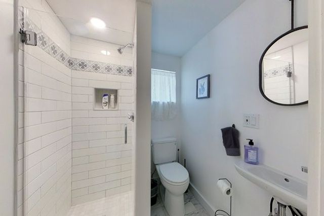 300 Broadway, Newport, RI 02840