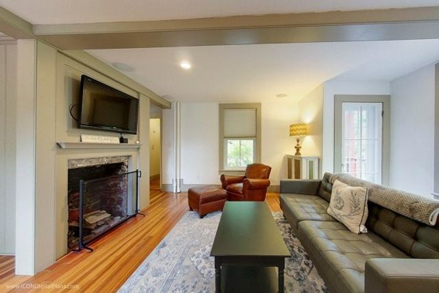 300 Broadway, Newport, RI 02840