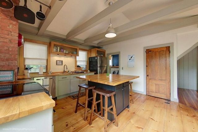 300 Broadway, Newport, RI 02840
