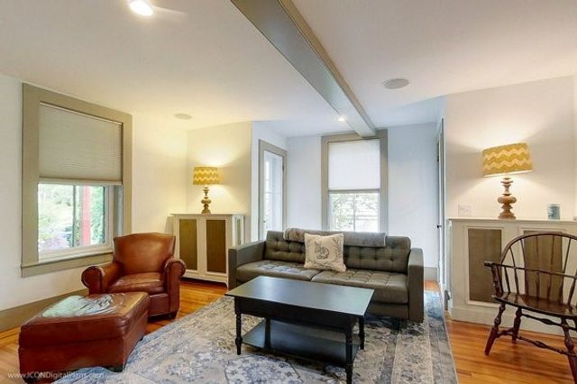 300 Broadway, Newport, RI 02840