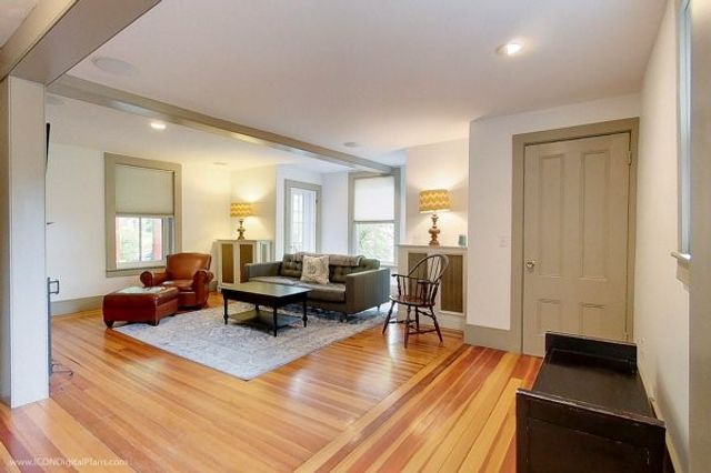 300 Broadway, Newport, RI 02840