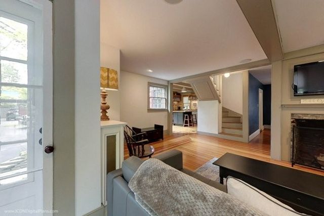 300 Broadway, Newport, RI 02840