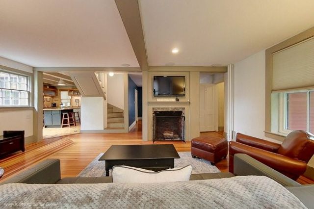 300 Broadway, Newport, RI 02840