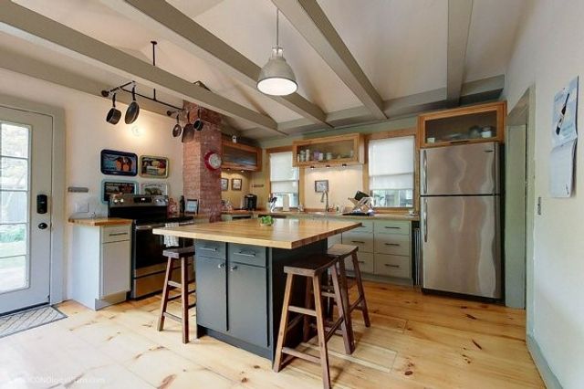 300 Broadway, Newport, RI 02840