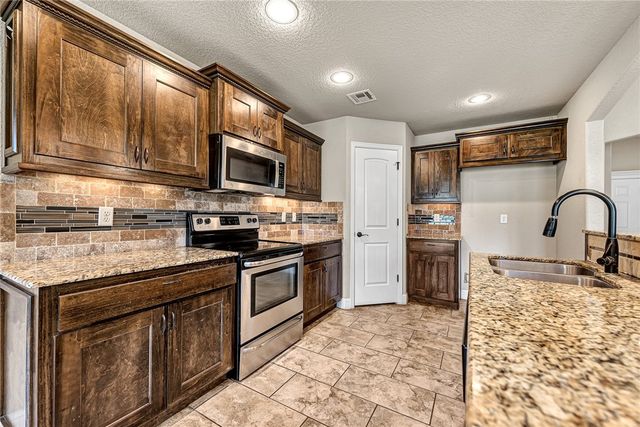 4300 Limestone Avenue, Bentonville, AR 72712