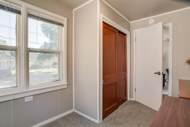 1637 8th Avenue S, Fargo, ND 58103
