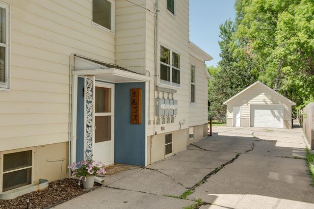 1637 8th Avenue S, Fargo, ND 58103