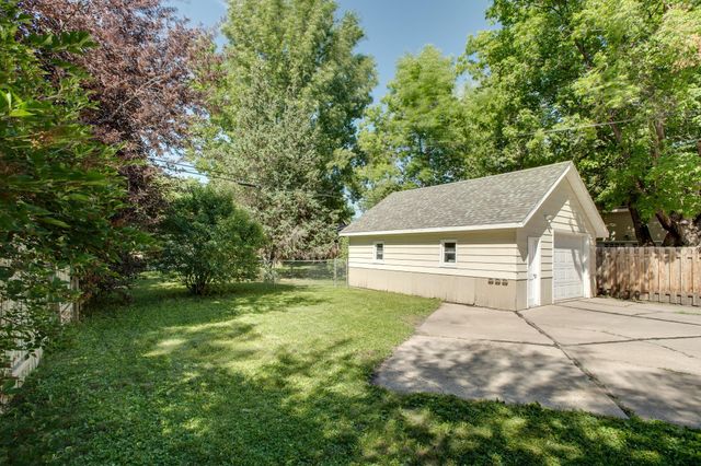 1637 8th Avenue S, Fargo, ND 58103