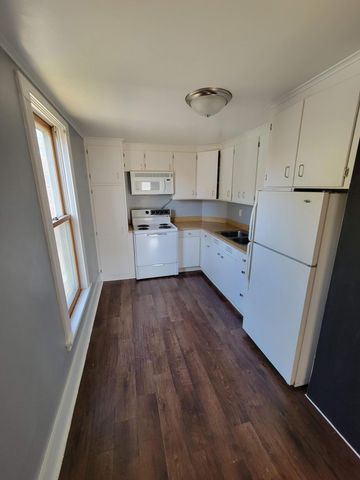 1637 8th Avenue S, Fargo, ND 58103