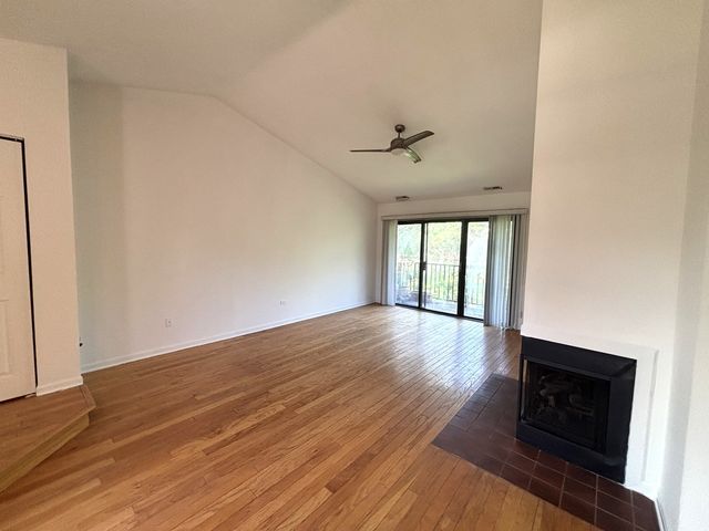 382 Sandhurst Circle 7, Glen Ellyn, IL 60137