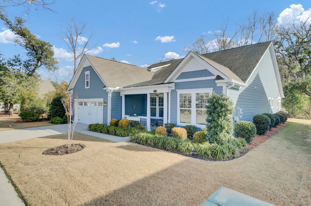 Image 4 of property listing at 2011 Barn Swallow Road, Summerville, SC 29483