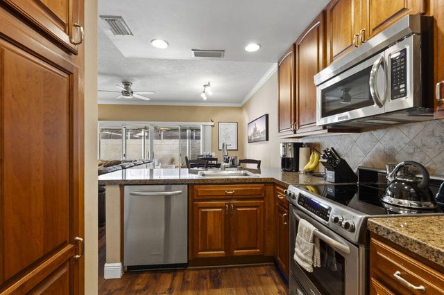 48 Live Oak Circle, Jupiter, FL 33469