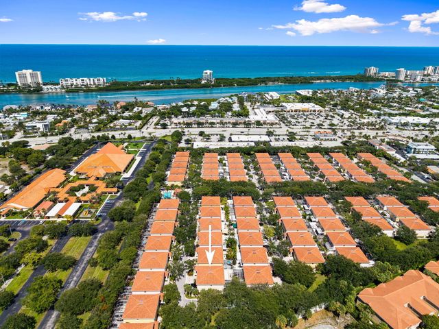 48 Live Oak Circle, Jupiter, FL 33469