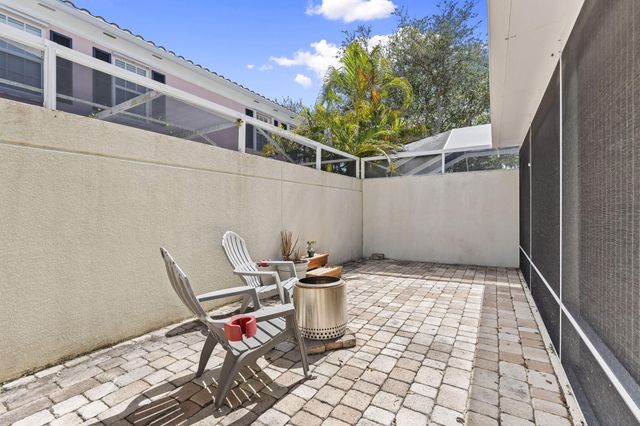 48 Live Oak Circle, Jupiter, FL 33469