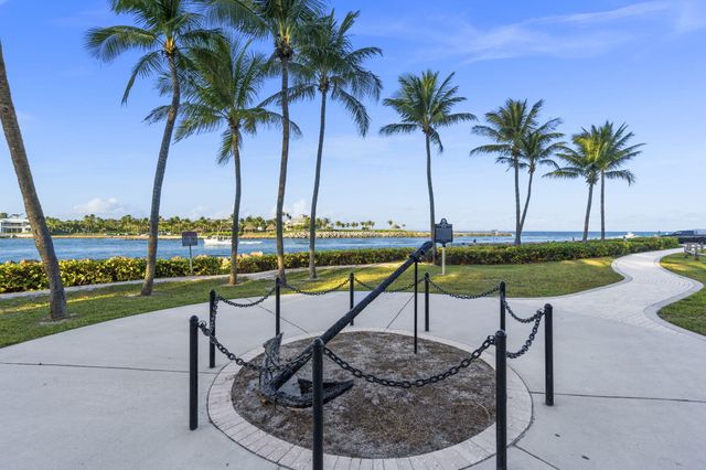 48 Live Oak Circle, Jupiter, FL 33469