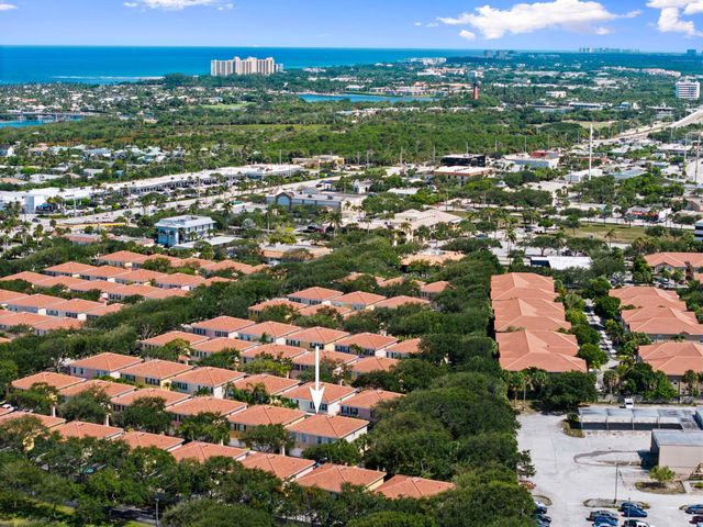 48 Live Oak Circle, Jupiter, FL 33469