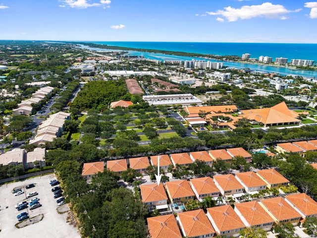 48 Live Oak Circle, Jupiter, FL 33469