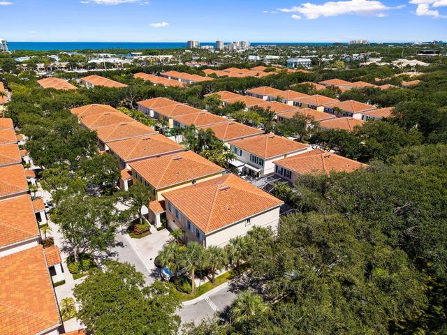 48 Live Oak Circle, Jupiter, FL 33469