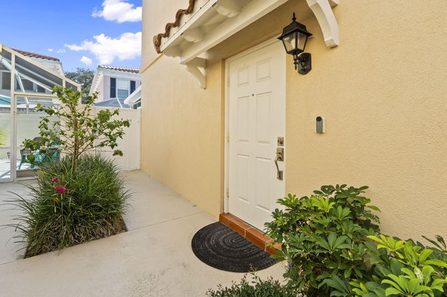 48 Live Oak Circle, Jupiter, FL 33469