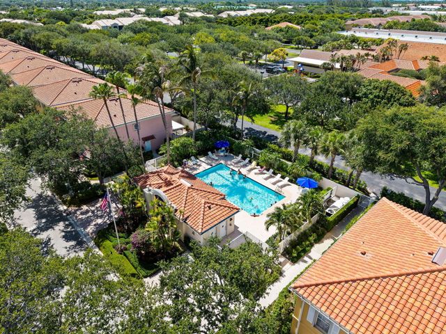 48 Live Oak Circle, Jupiter, FL 33469