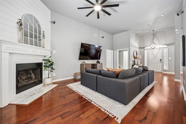 507 Mattie Lane, Lake Dallas, TX 75065