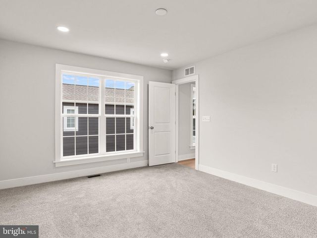 3107 OVERLOOK DR, Mechanicsburg, PA 17055
