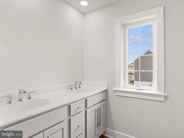 3107 OVERLOOK DR, Mechanicsburg, PA 17055
